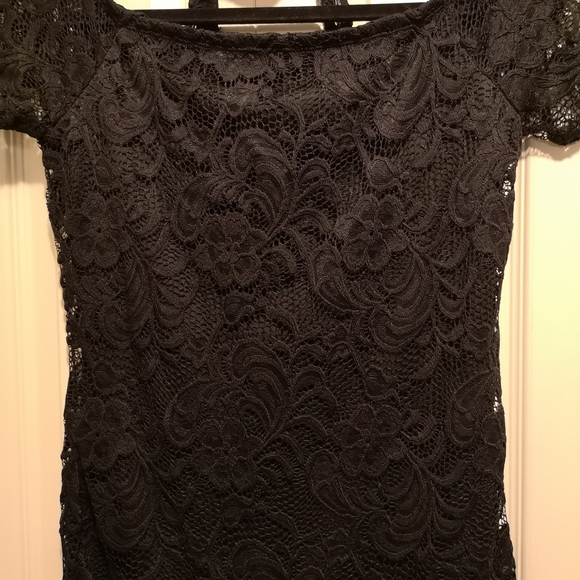 Lace dress - Picture 2 of 2